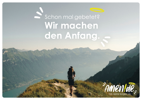 Postkartenmotiv: Wanderer auf einem Bergkamm an einem Fjord