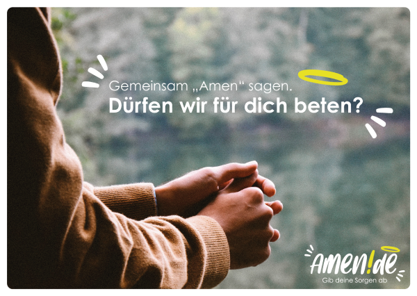 Postkartenmotiv: Betende Hände vor einem geöffneten Fester ins Grüne